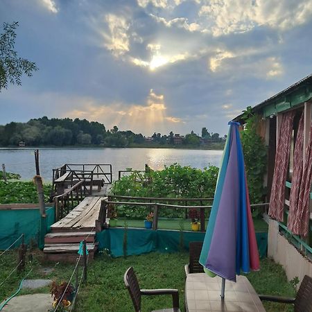 Lakeside Homestay Srinagar 外观 照片