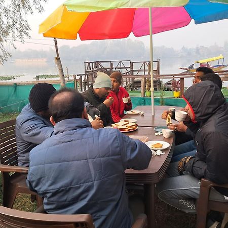 Lakeside Homestay Srinagar 外观 照片