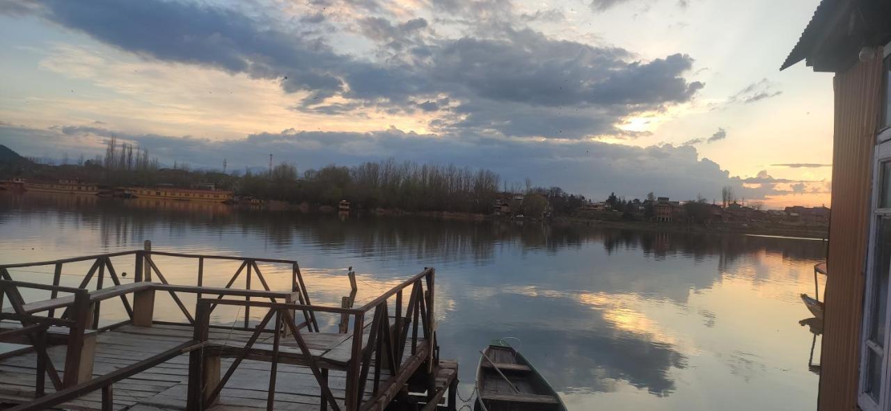 Lakeside Homestay Srinagar 外观 照片