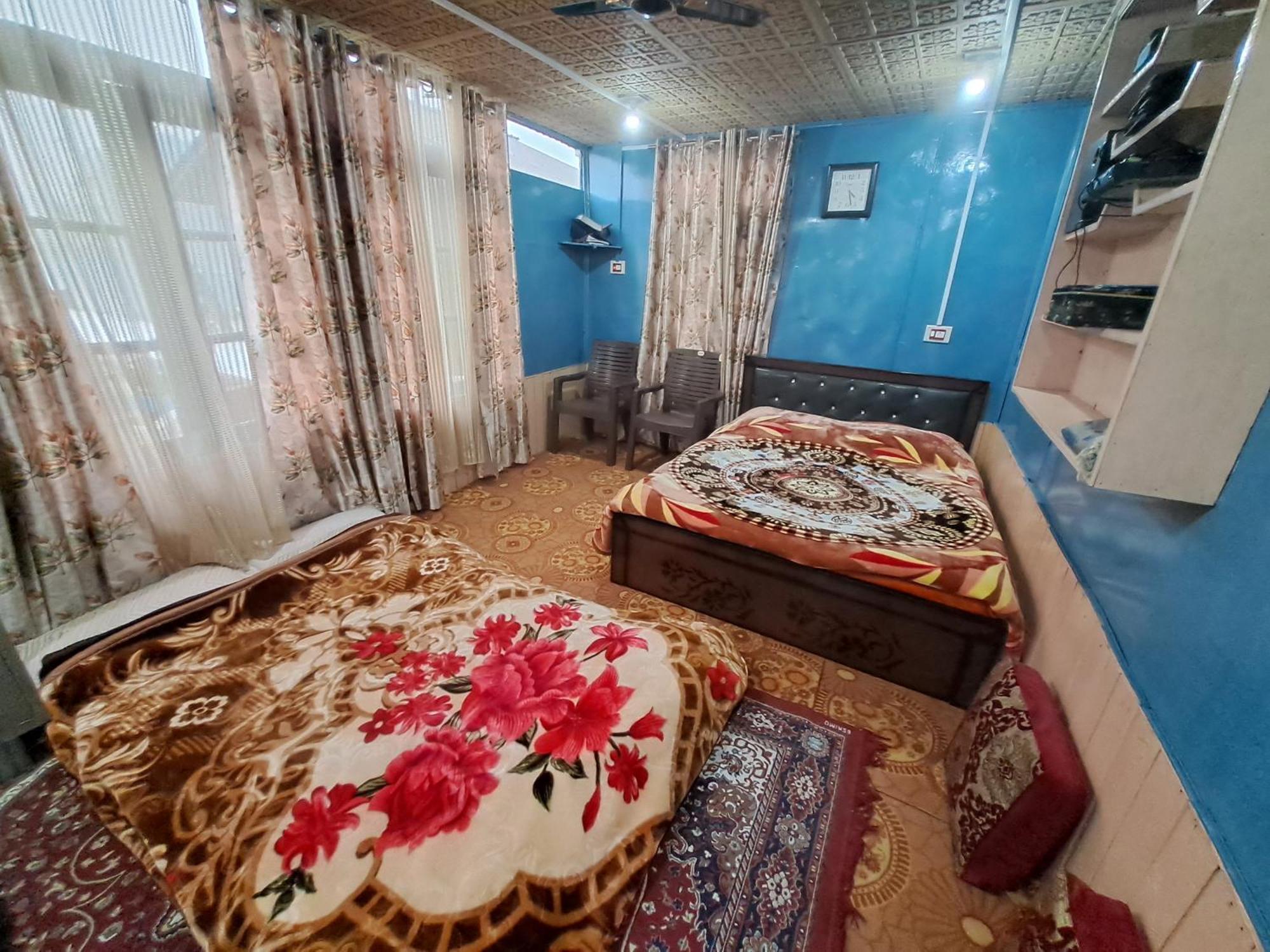 Lakeside Homestay Srinagar 外观 照片