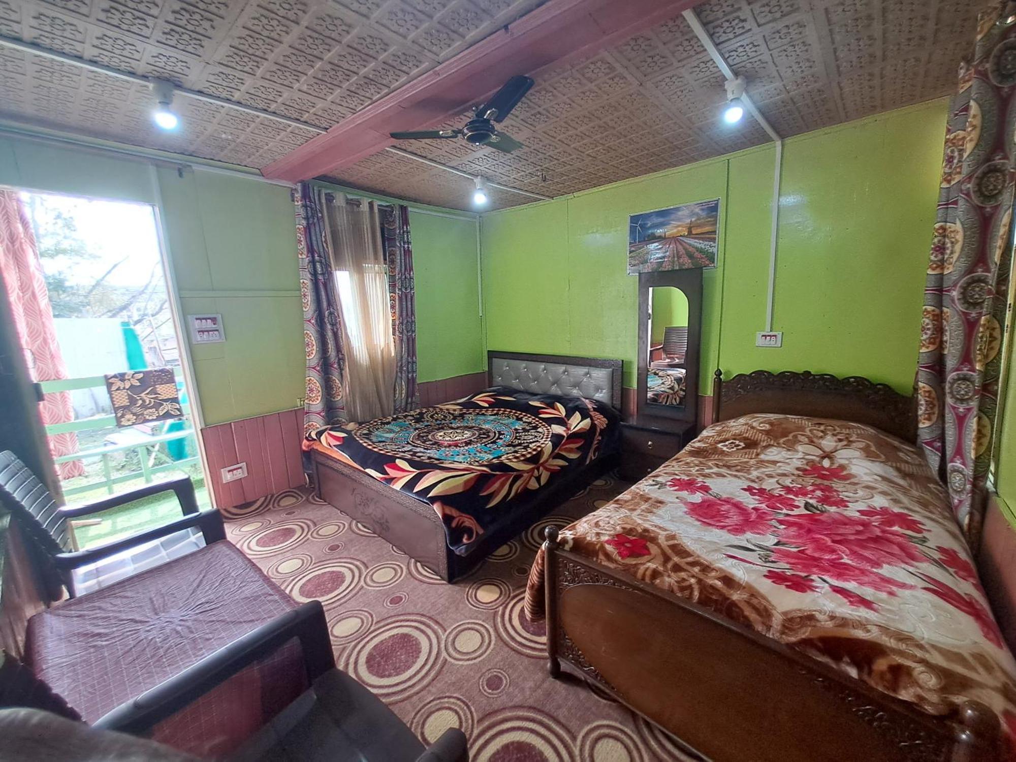 Lakeside Homestay Srinagar 外观 照片