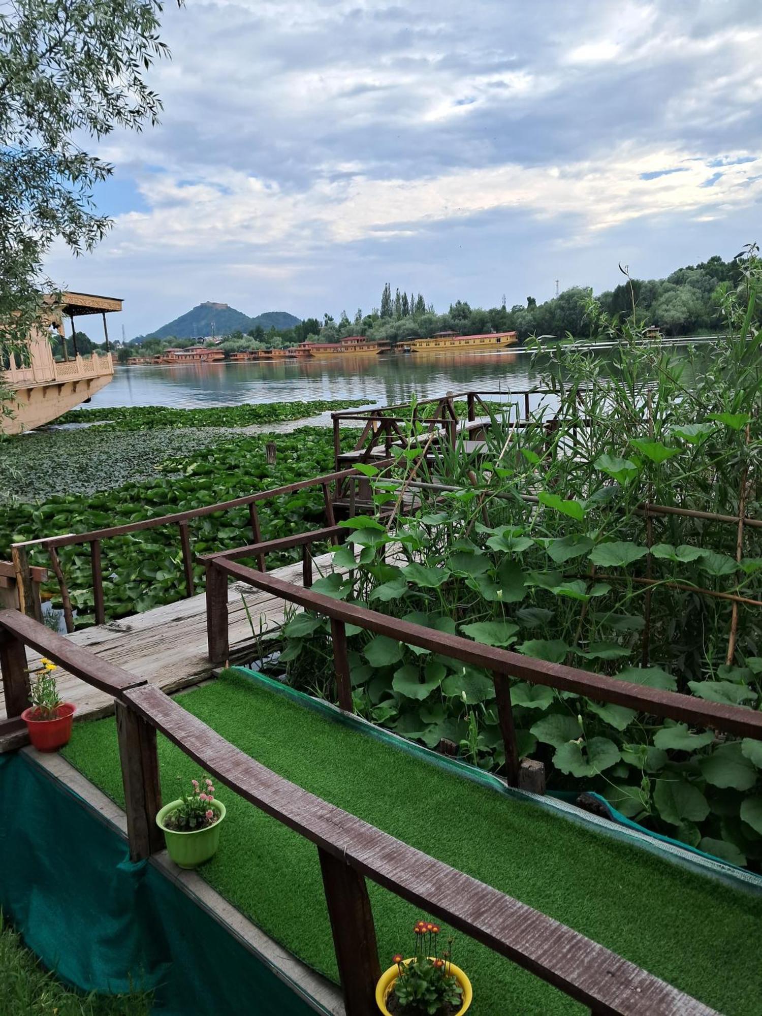 Lakeside Homestay Srinagar 外观 照片